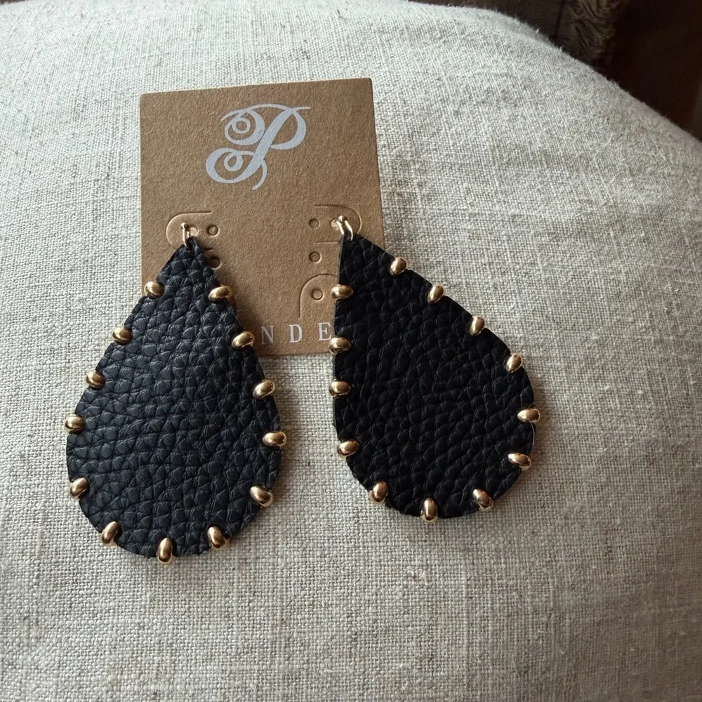 ‼️NWT Plunder Black and Gold Studded Teardrop Earrings